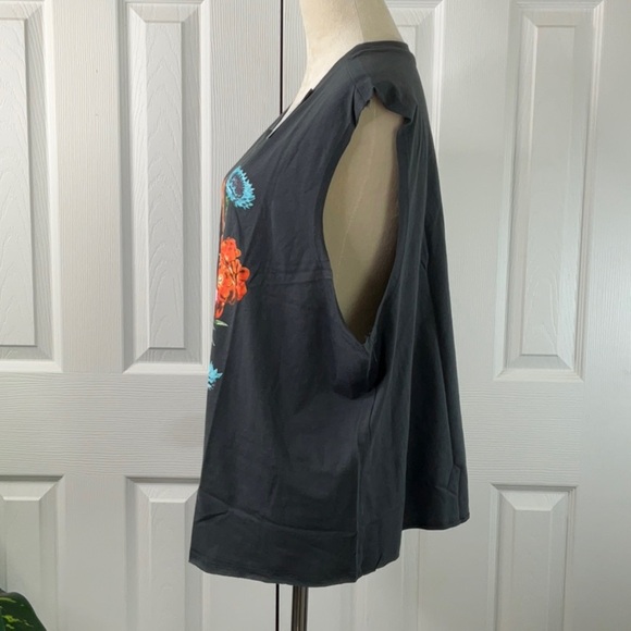 Doe. - Women’s Graphic Tank Top Size 1X - Picture 4 of 12